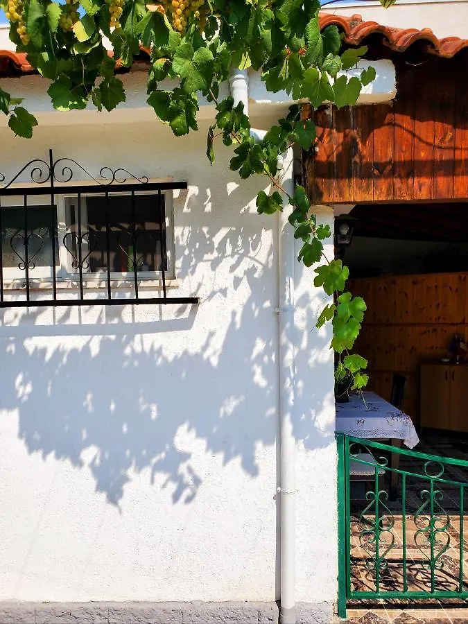 Vila Unique Traditional House, Hosted By J&G Tirana