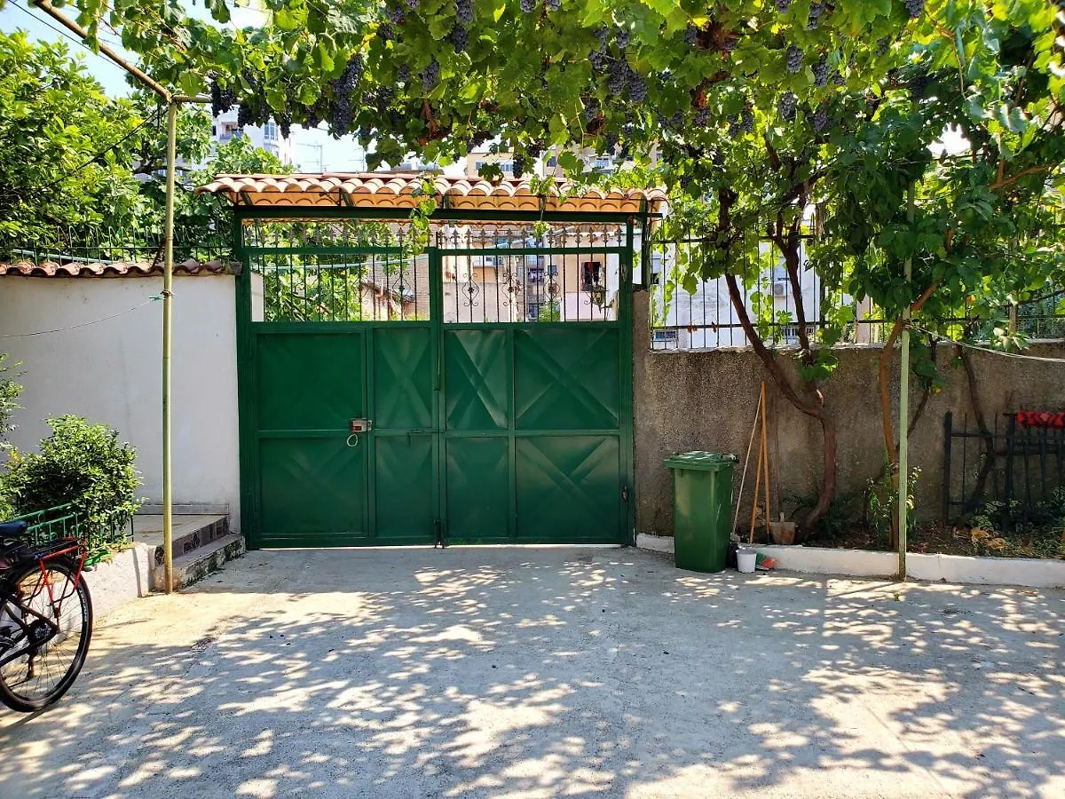 Unique Traditional House, Hosted By J&G Tirana Vila
