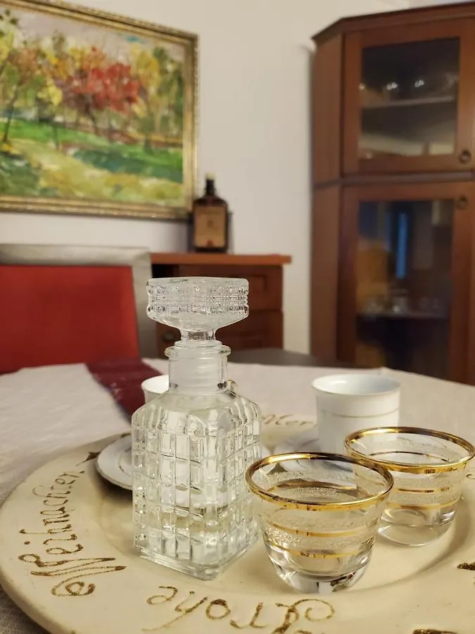 Vila Unique Traditional House, Hosted By J&G Tirana